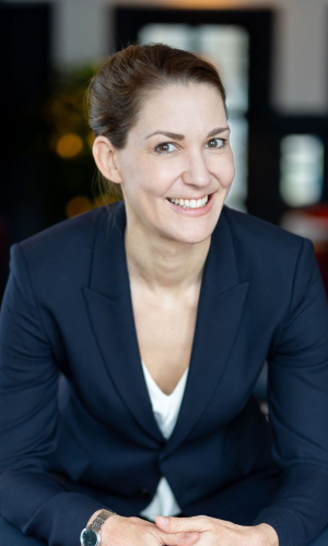 Dr Claudia Winkler